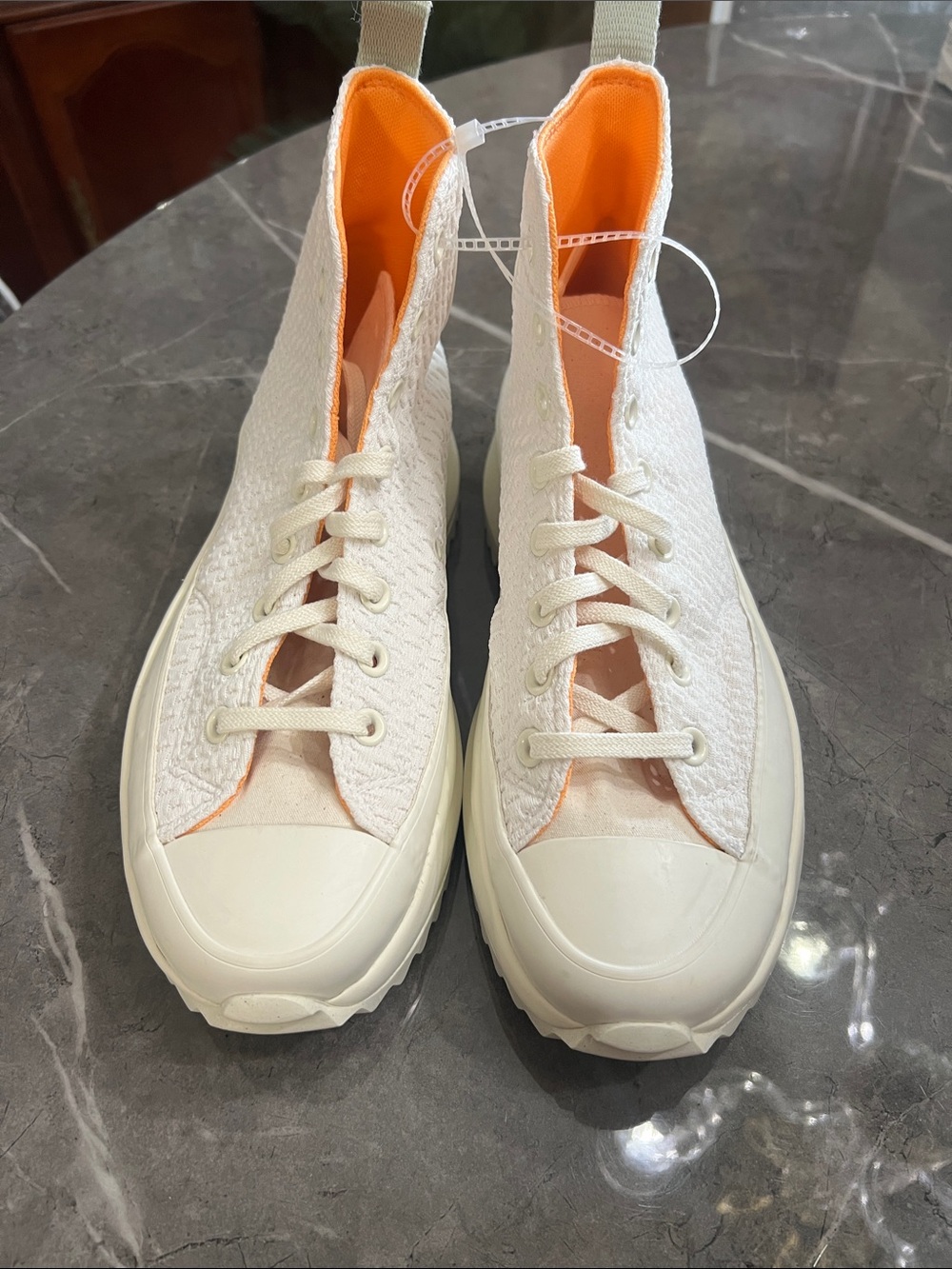 CONVERSE RUN STAR HIKE HI
PEACH DREAM/ORANGE HAVEN/EGRET - Picture 12 of 17